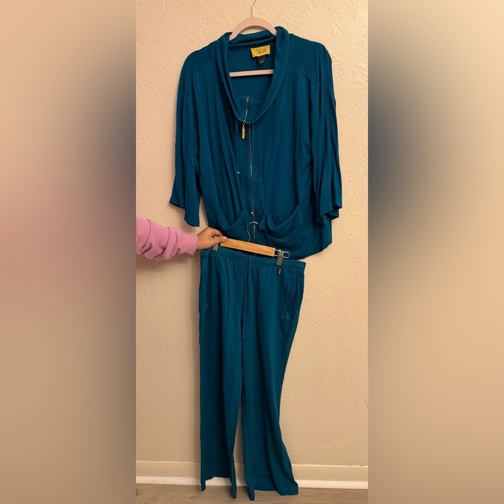 St. John Spa Zip Sweater cardigan & matching pants Stretch Jersey Knit